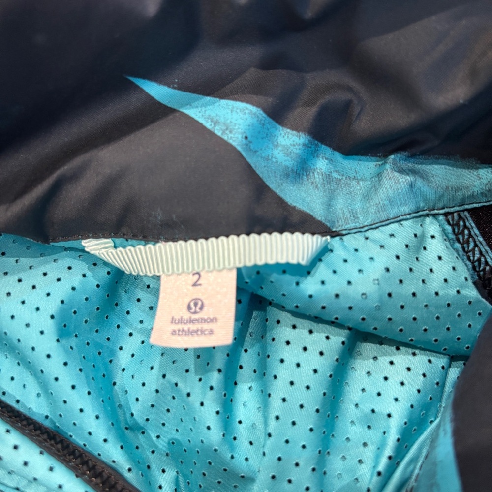 Lululemon Pack-It Vest - Picture 12 of 12